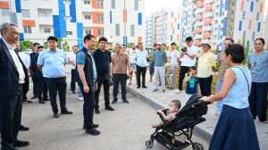 «Жас Қанат» шағынауданының тұрғындары балалар ойын және футбол алаңы үшін қала әкіміне алғыс айтты