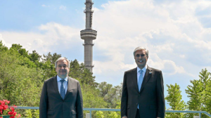 Тоқаев пен Гутерриштің Көктөбеде түскен суреті жарияланды