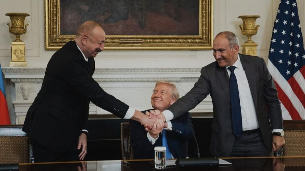 Toqaev Baký men Erevan arasyndaǵy beıbitshilik kelisimin tarıhı jetistik dep atady
