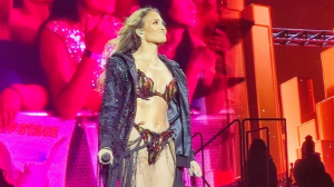 Дженнифер Лопес Алматы сахнасында: аншлаг, шат көңілді көрермен және мінсіз ұйымдастырылған концерт