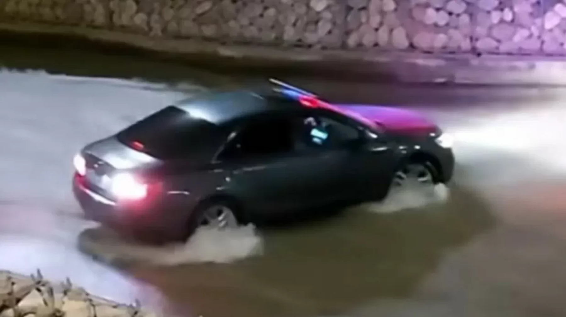 Esentaı ózenine kólikpen júrgen kim?