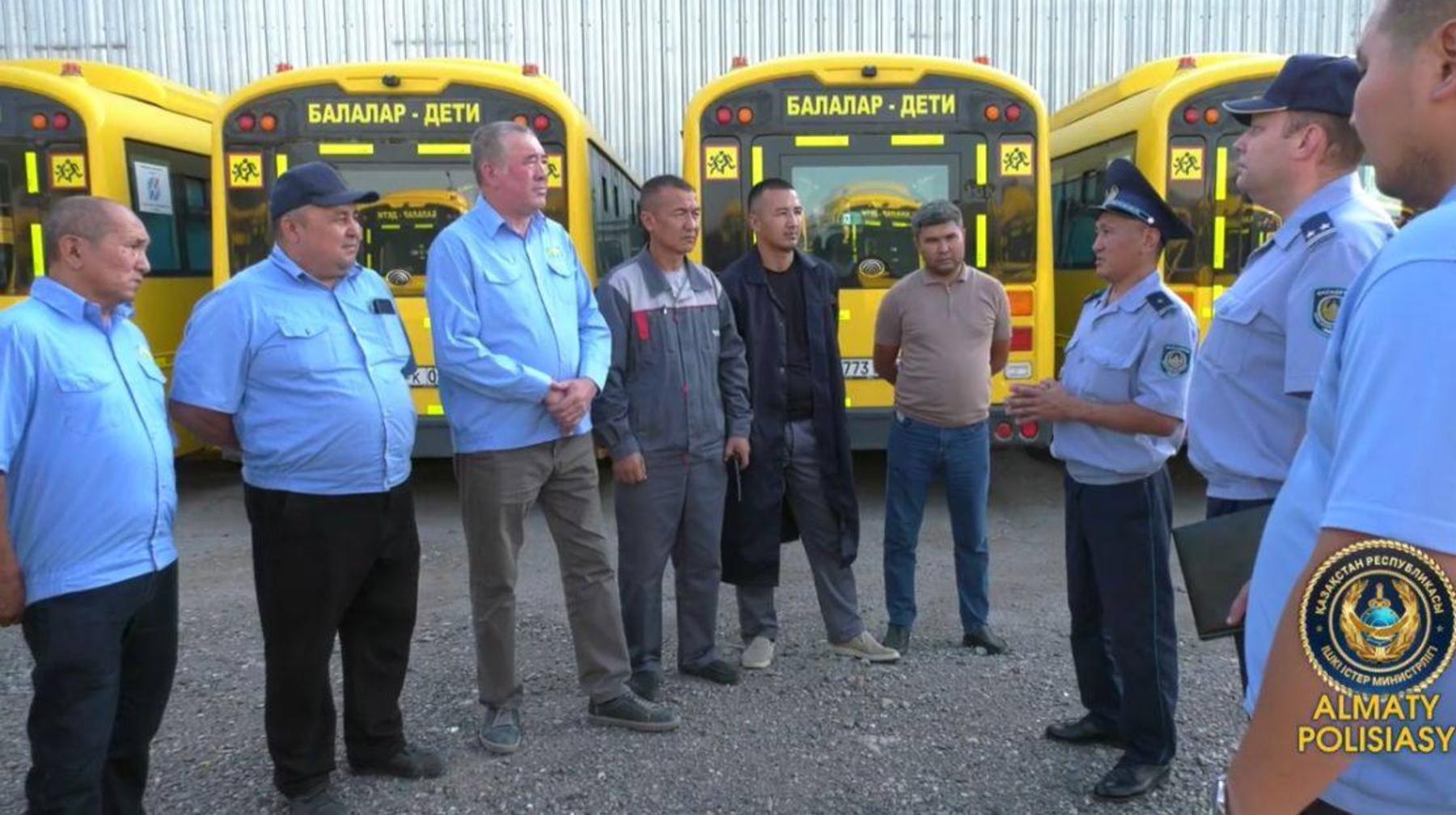 بالالاردىڭ قاۋىپسىزدىگى – باستى نازاردا: الماتى جاڭا وقۋ جىلىنا دايىندالۋدا 