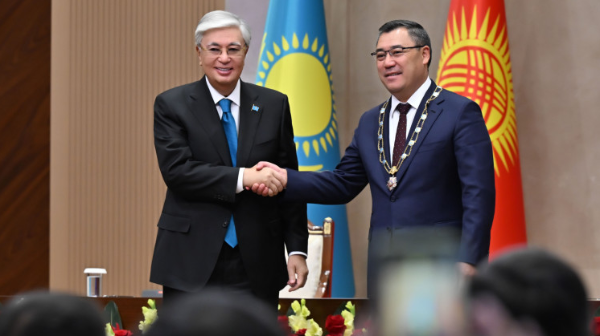 Memleket basshysy Qyrǵyz Respýblıkasynyń Prezıdenti Sadyr Japarovty «Altyn Qyran» ordenimen marapattady