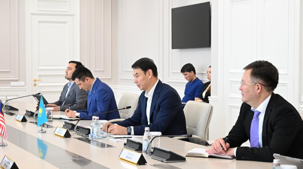 Almaty ákimi Malaızıanyń Selangor shtatynyń bas mınıstrimen kezdesti