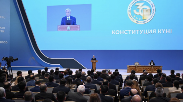 Konstıtýsıa – memlekettiliktiń tuǵyry: Ata zańnyń 30 jyldyǵyna arnalǵan halyqaralyq konferensıa ótti
