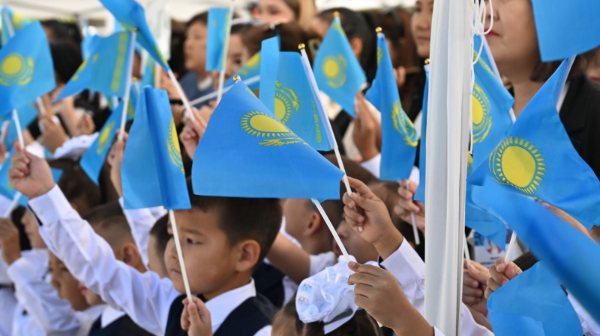 Almaty ákimi oqýshylardy Bilim kúnimen quttyqtap, jańa mektepter ashty