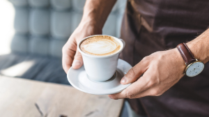 Кофе ішкеннен кейін дереу дәретханаға бару дұрыс па? Дәрігер жауабы 