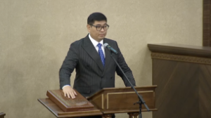 Мәжілісте жаңа депутат Олжас Нұралдинов ант қабылдады