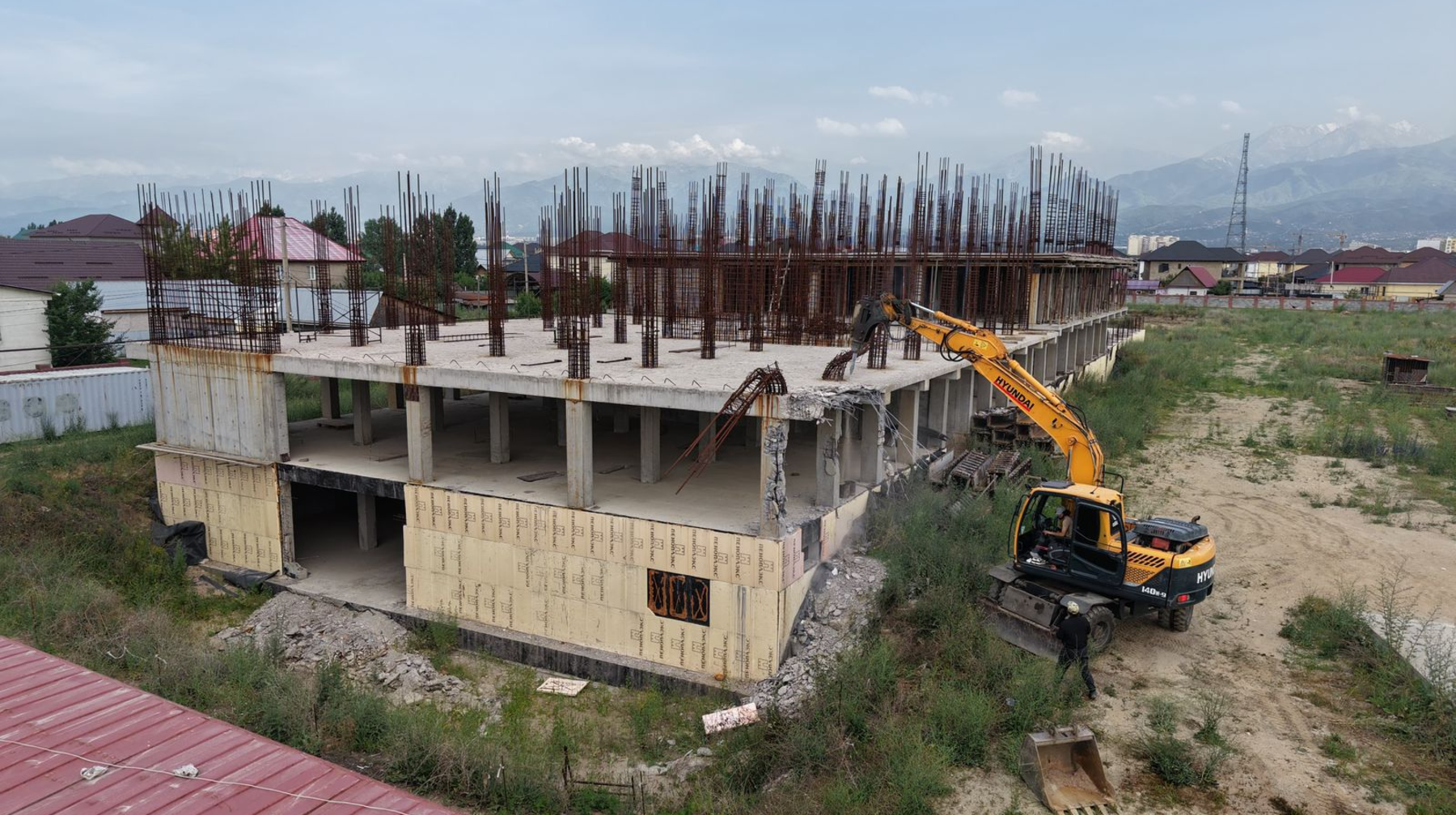 Almatyda jyl basynan beri 33 zańsyz qurylys nysany súrildi