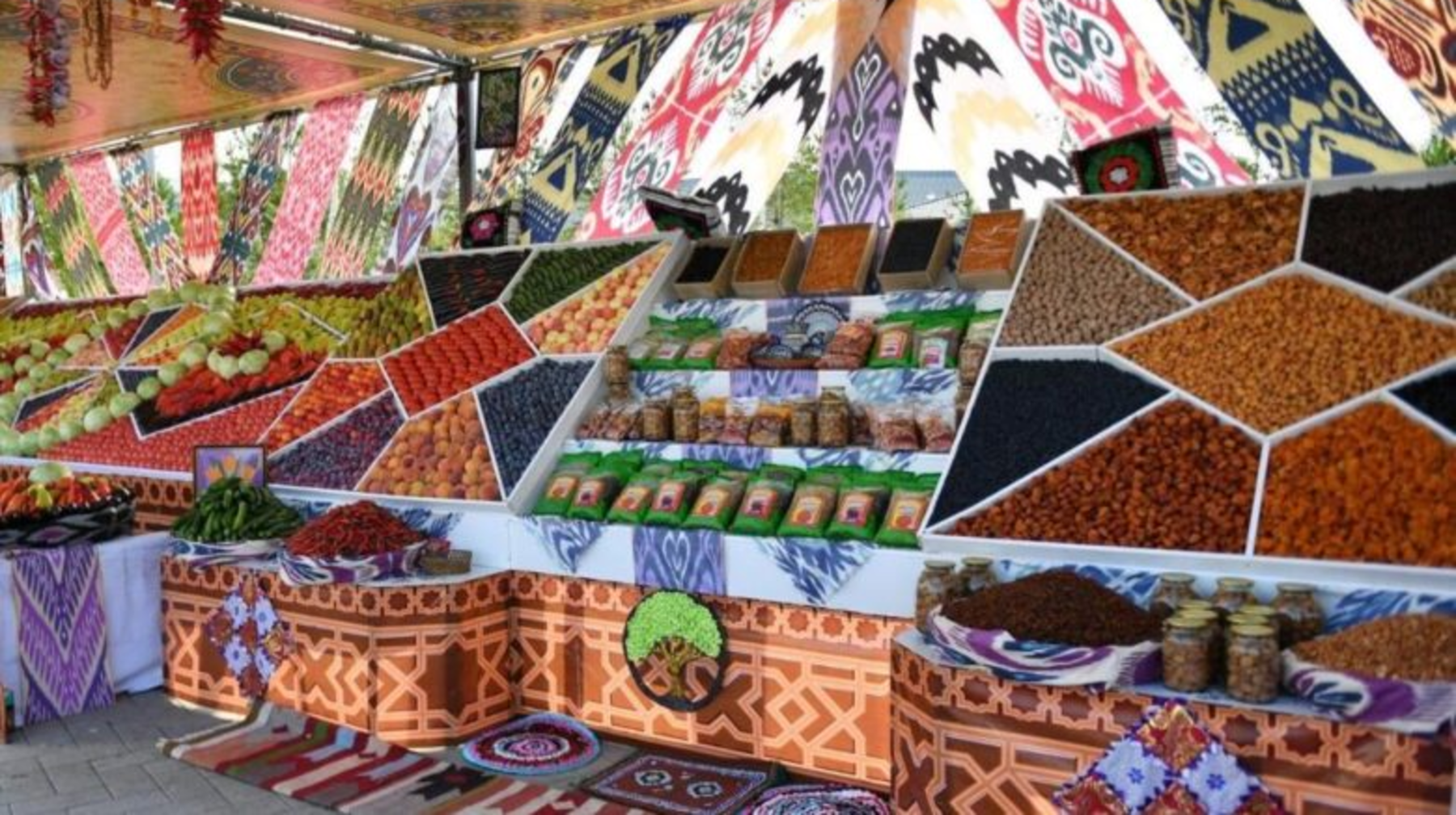 الماتىدا تاجىكستان اۋىل شارۋاشىلىعى ونىمدەرىنىڭ جارمەڭكەسى وتەدى