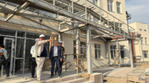 Алматы әкімінің орынбасары Наурызбай ауданындағы мектеп, балабақша мен емхананың құрылыс барысын тексерді