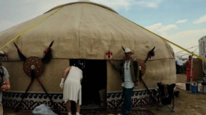 Алматыдан Невадаға дейінгі жол: АҚШ даласында алғаш рет қазақ киіз үйі тігілді