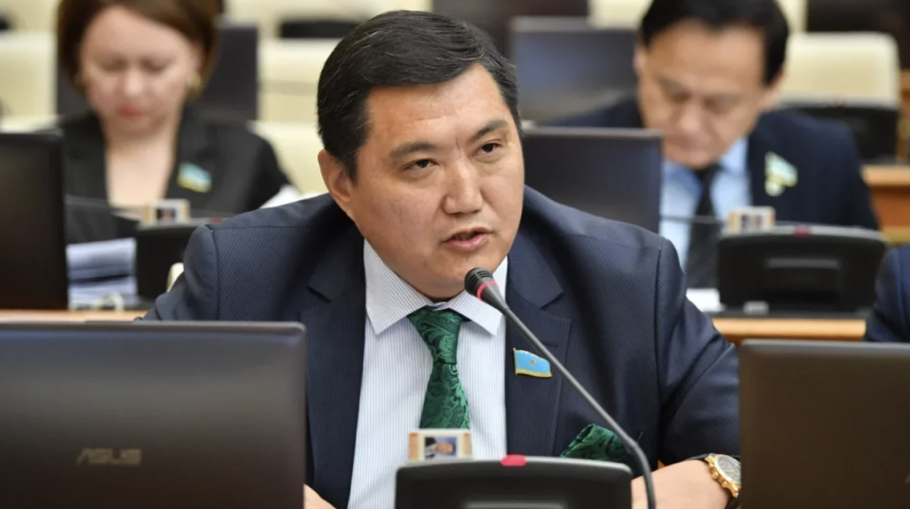 Baqytjan Bazarbek nege 20 mıllıon teńge jalaqy alýy keregin túsindirdi