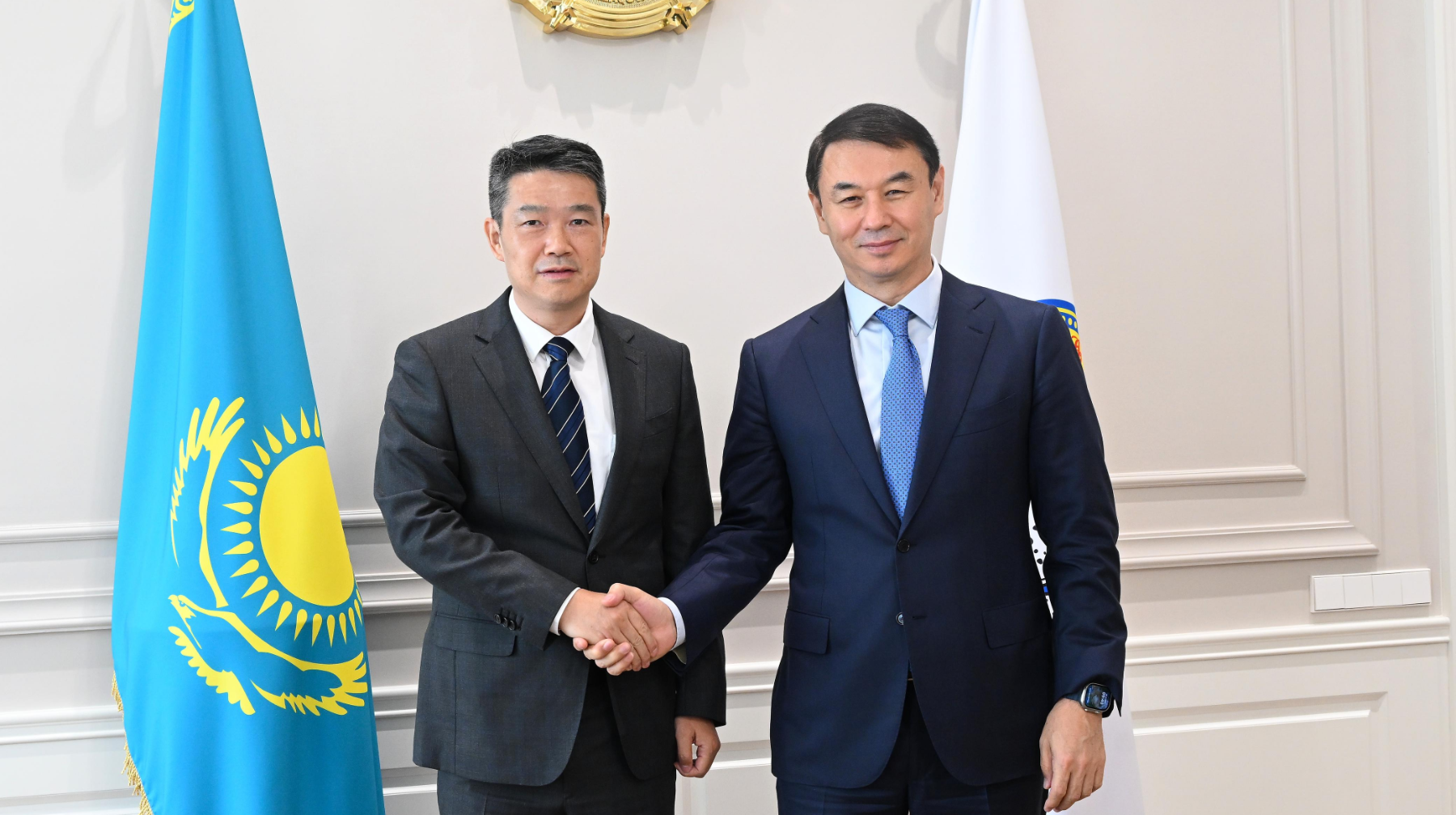 Almaty ákimi Darhan Satybaldy Shanhaıdyń vıse-meri Chjan Ia Hýnmen kezdesti