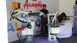 Цифрлық шешімдер: Алматыда сізді суретке робот түсіреді