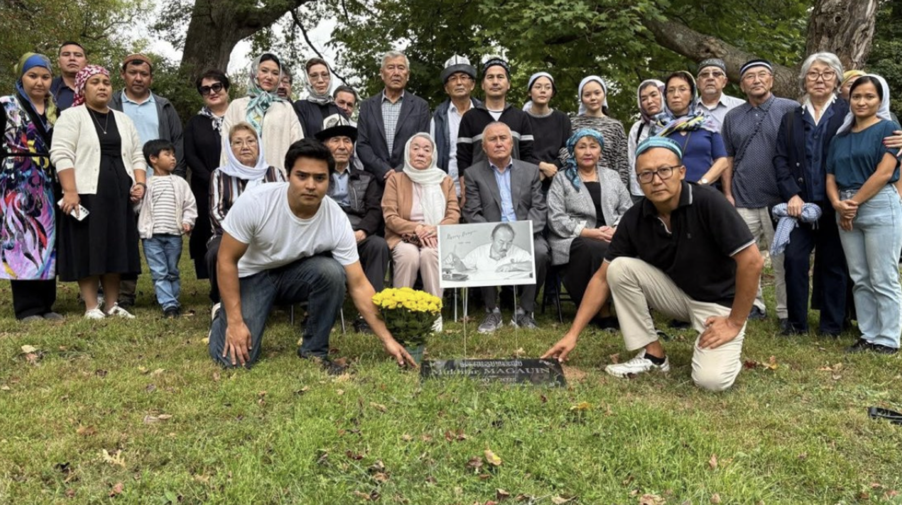 جازۋشى مۇحتار ءماعاۋيننىڭ قابىرىنە تۋعان جەرىنىڭ توپىراعى جەتكىزىلدى