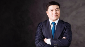 "Біргемін, жақсы көремін". Тұрсынбек Қабатов Мөлдір Мұқанованың сөзін жоққа шығарды 