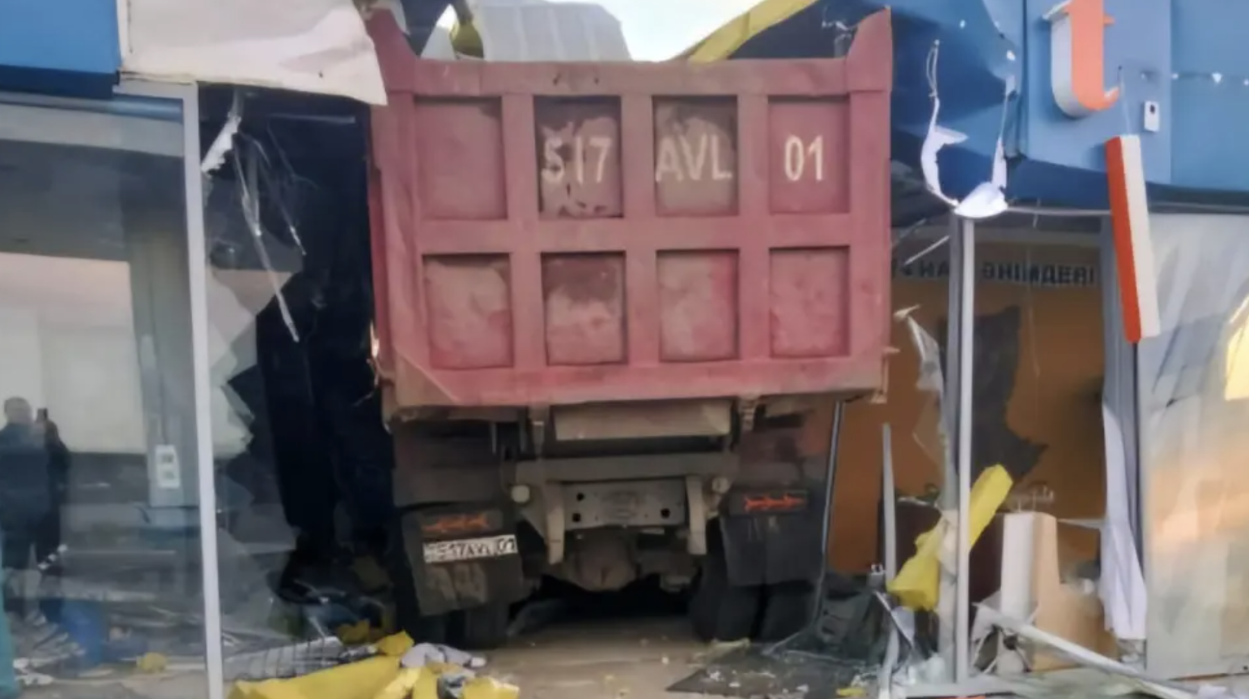Qostanaı oblysynda júk kóligi janarmaı quıý beketine soǵyldy 