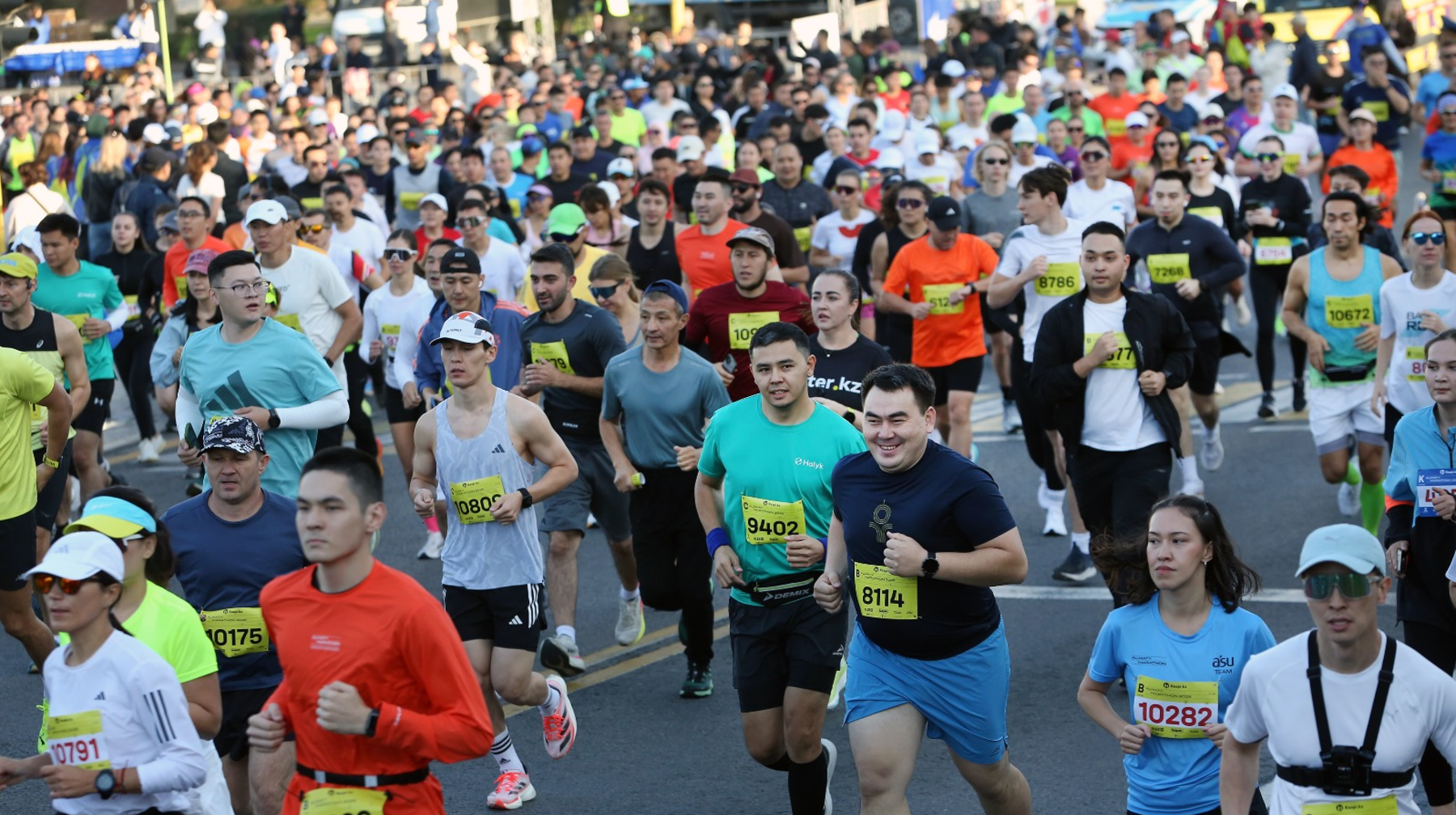 Almaty Marathon-2025 álemniń túkpir-túkpirinen myńdaǵan qatysýshynyń basyn qosty