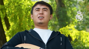 "Домбыраның үнін естіп өздері келді". "Реал Мадридтің" ресми парақшасына шыққан домбыралы жігіт оқиғасын бөлісті