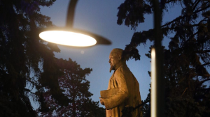 Алматыда жыл соңына дейін мыңнан астам шамды жаңарту жоспарланып отыр