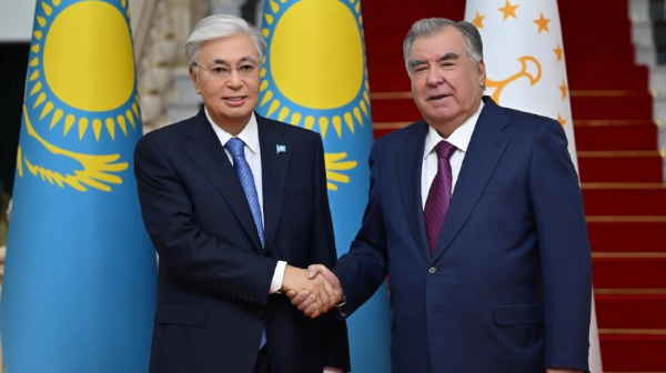 Тоқаев Эмомали Рахмонмен кездесу өткізді