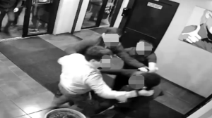 Алматыда 18 жастағы жігітті 20 шақты адам ұрып-соққан