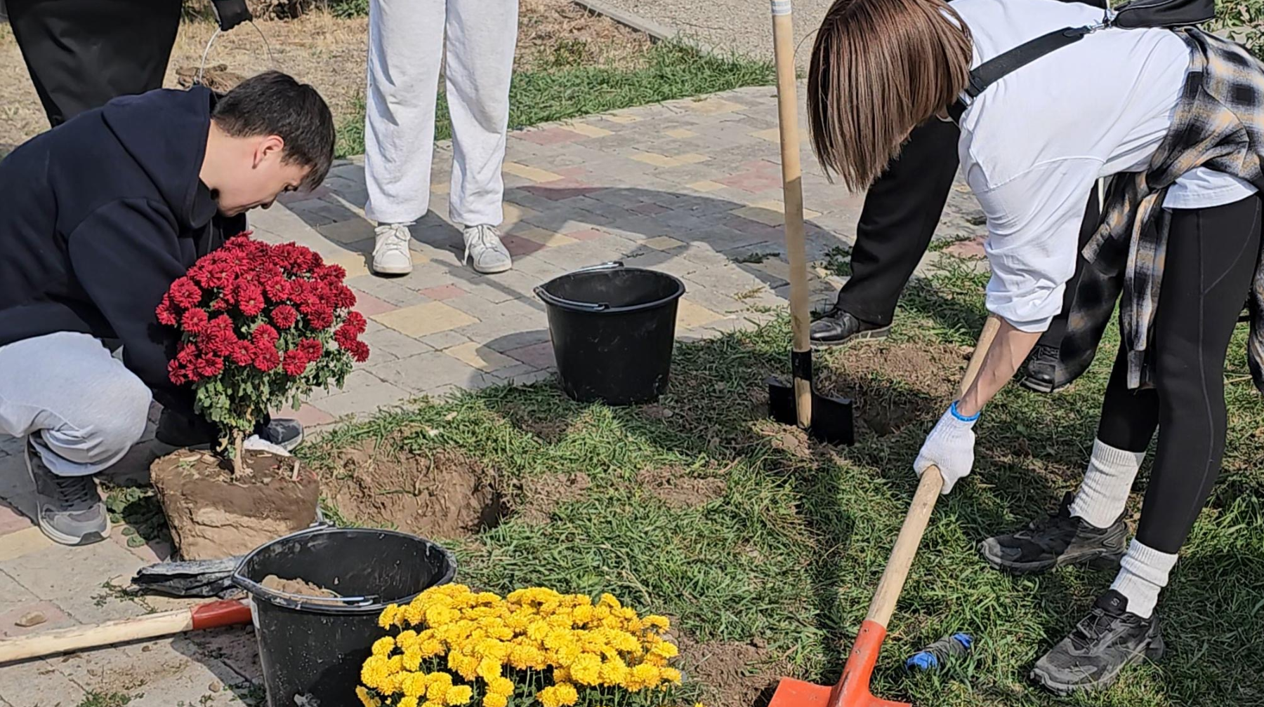 Алматылық оқушылар «Таза Қазақстан» акциясына қатысты