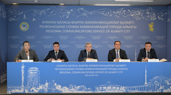 Almatyda turǵyn úı salý men eski úılerdi jańartý jumystary júrip jatyr