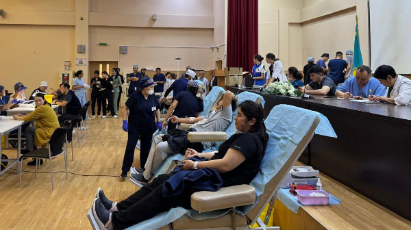 Almaty №4 qalalyq klınıkalyq aýrýhanasynyń 60 qyzmetkeri «Ómirge úmit syıla» naýqany aıasynda qan tapsyrdy