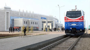 ۇلى جىبەك جولى بويىمەن...