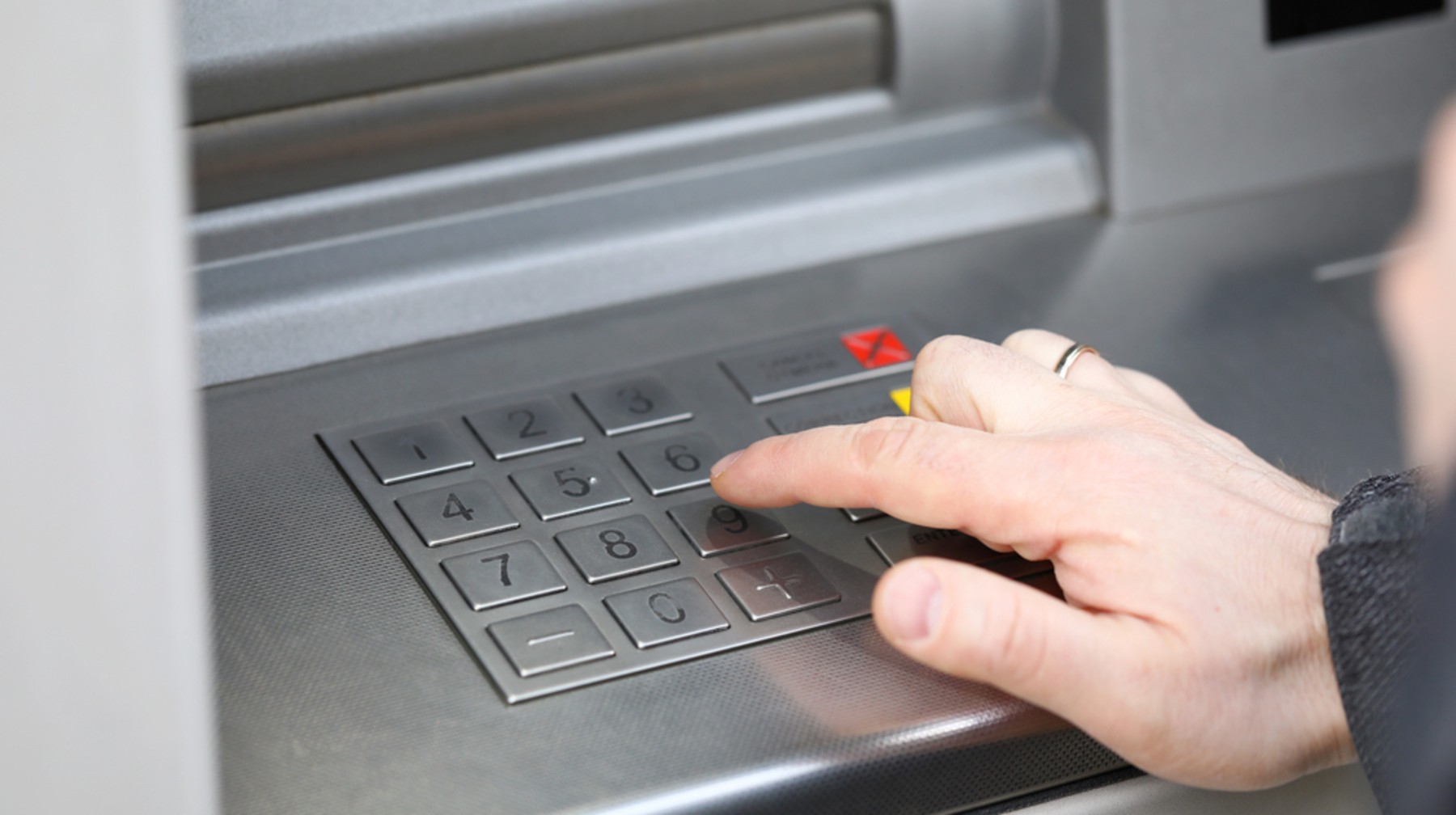 Жетісуда зейнеткер 800 мың теңгесін алаяқтарға берген 