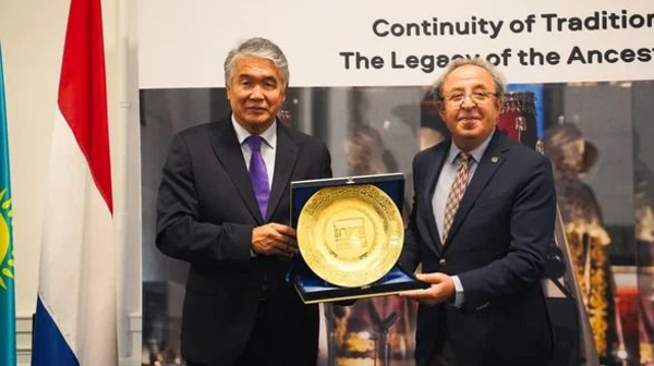 مادەني كوپىر: امستەردامدا الماتى مۋزەيىنىڭ كورمەسى اشىلدى