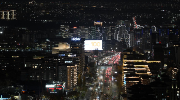 دارحان ساتىبالدى قالاداعى كەشكى جارىقتاندىرۋ نىساندارىن ارالاپ كوردى