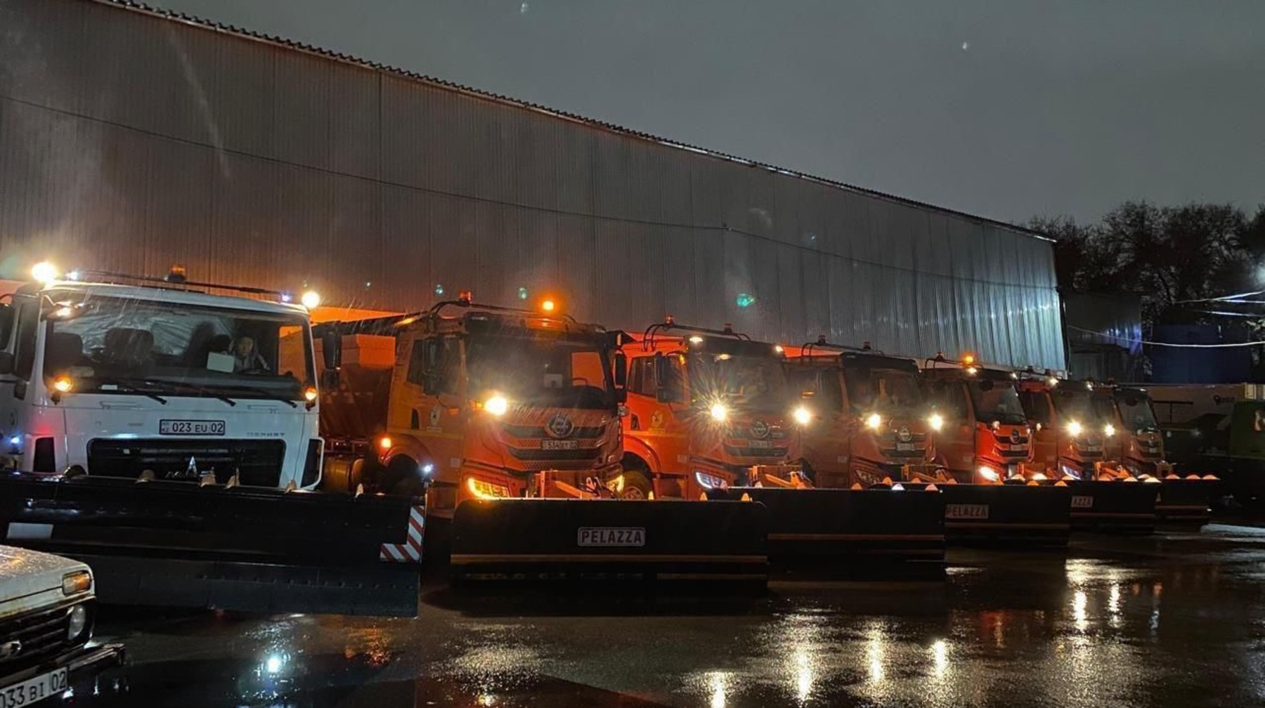 Алматыда қар жауа бастады: коммуналдық қызметтері күшейтілген режимде жұмыс істеп жатыр