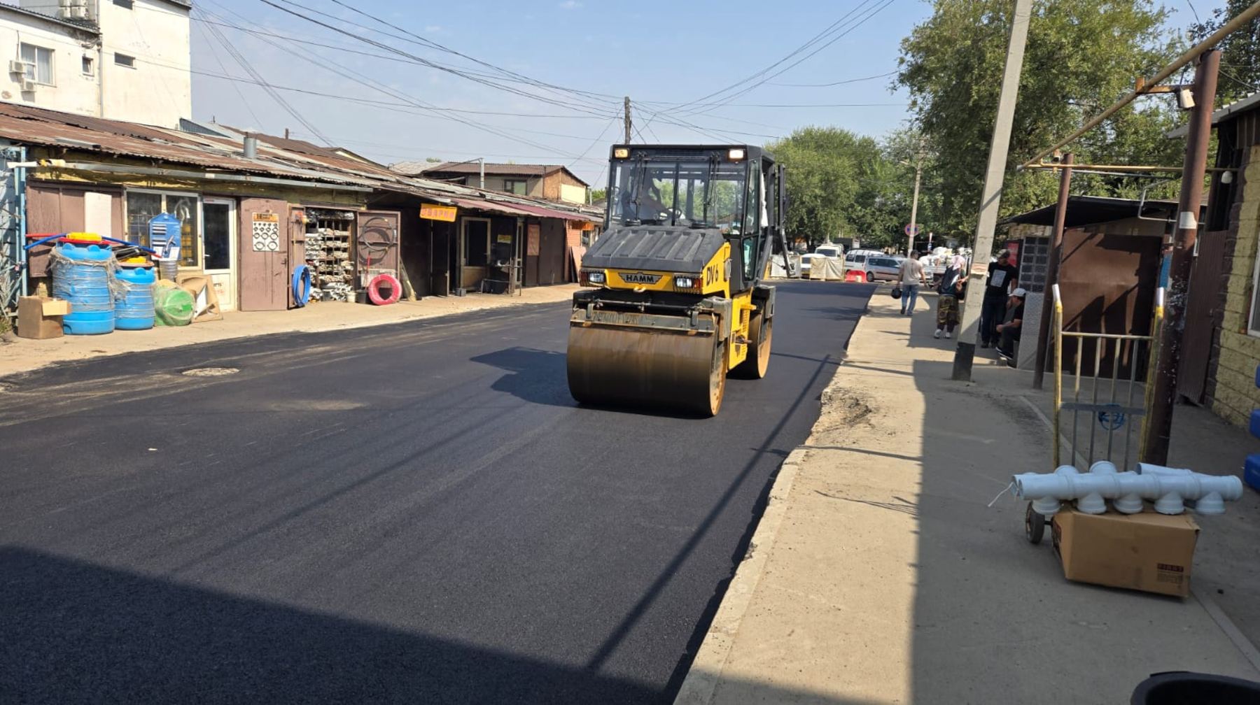 Almaly aýdanynda ondaǵan shaqyrym jeli men jol salynyp, osy zamanǵy jaryqtandyrý júıesi ornatyldy