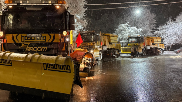Almatyda kóktaıǵaqtyń aldyn alý jumystary men kósheler táýlik boıy qardan tazartylyp jatyr
