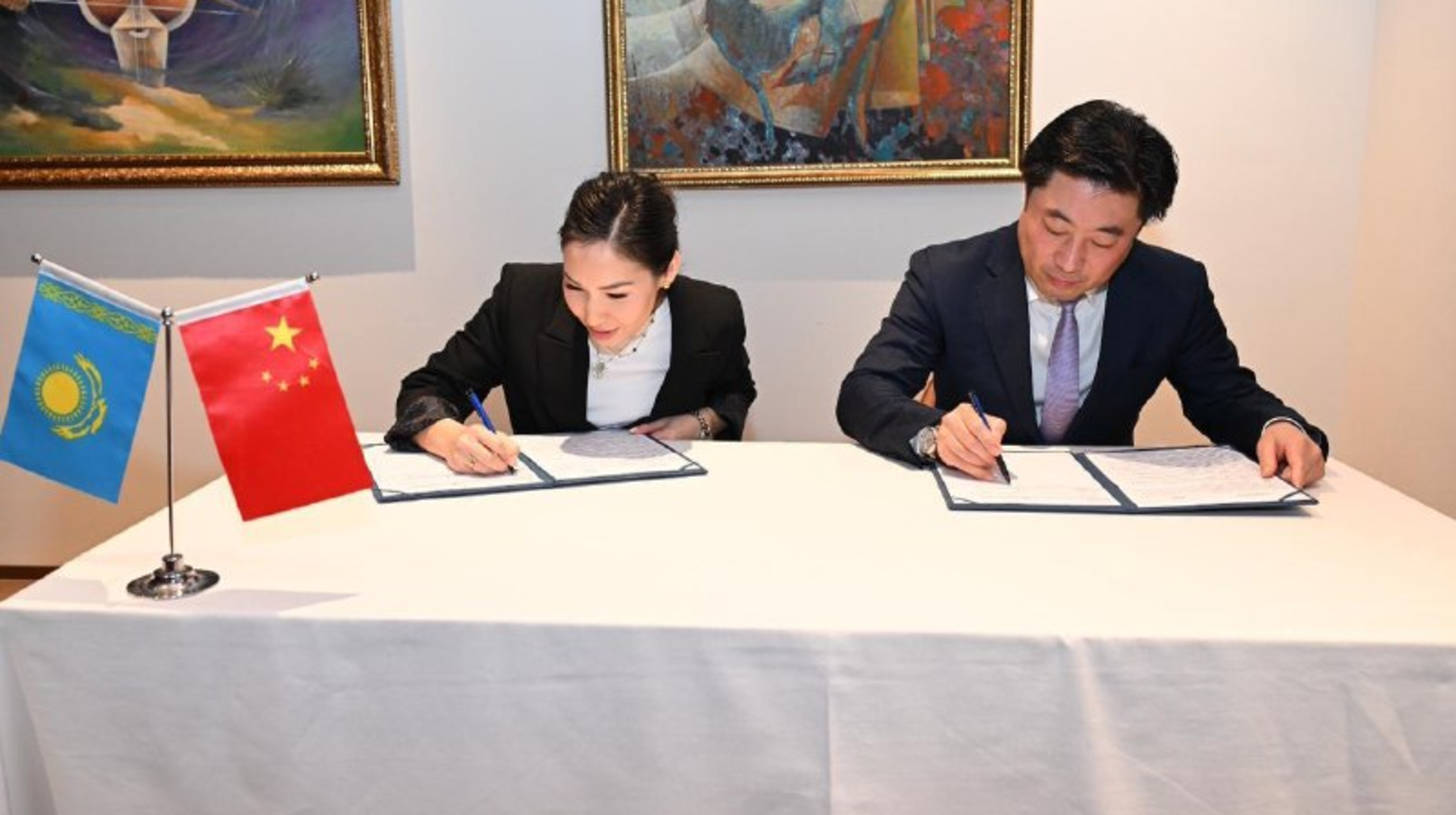 قىتايدان الماتىعا تۋريستىك اعىندى ارتتىرۋعا باعىتتالعان مەموراندۋمعا بەيجىڭدە قول قويىلدى