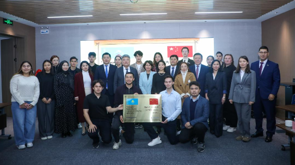 قىتايدىڭ Xi’an Jiaotong University جانىنان «شاكارىم» مادەني زەرتتەۋلەر ورتالىعى اشىلدى