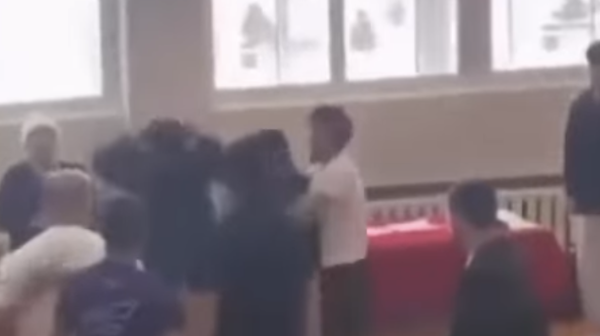 ستەپنوگورسكىدە بالالاردىڭ كوزىنشە توبەلەسكەن باپكەرلەر جازاعا تارتىلدى