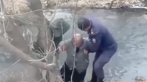 Өзенге құлаған 69 жастағы ер адам құтқарылды
