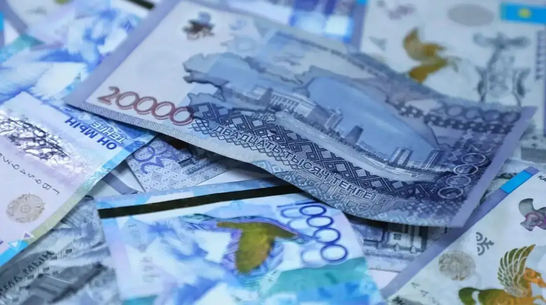 Теңге 32 жылда қалай түрленді? 