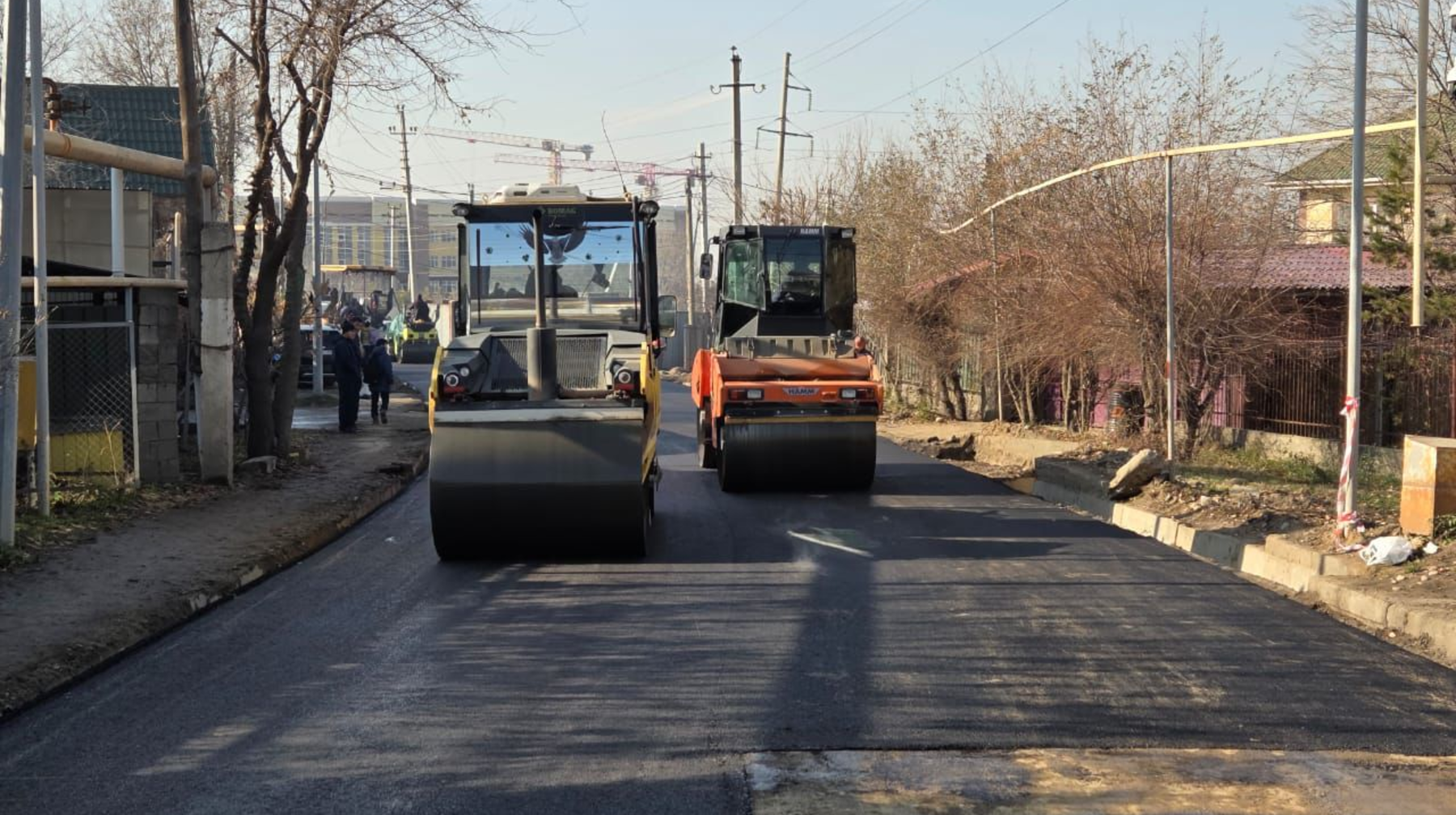 Алматының Наурызбай ауданында 37,7 шақырым жол жөнделіп, жаңа тротуарлар салынады