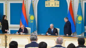 Тоқаев пен Пашинян бірнеше құжатқа қол қойды