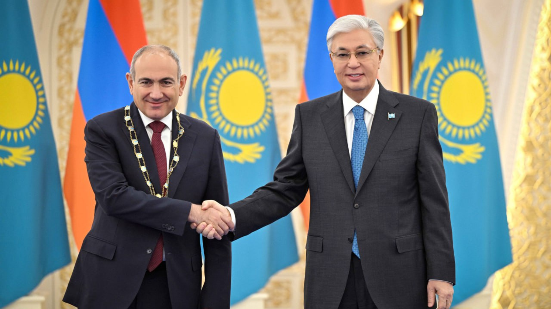 قازاقستان پرەزيدەنتى ارمەنيا پرەمەر-مينيسترىن "التىن قىران" وردەنىمەن ماراپاتتادى