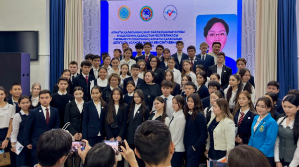 Алматы жастары Сенат депутаты Жанна Асановамен кездесті