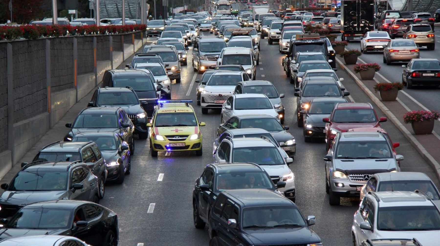 Алматыны тұмша түтіннен құтқаратын жалғыз жол – көлік ағынын азайту – урбанист Дәурен Әлімбеков