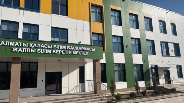 Almatyda 12 myńǵa jýyq orynǵa arnalǵan 8 mekteptiń qurylysy aıaqtalýǵa jaqyn