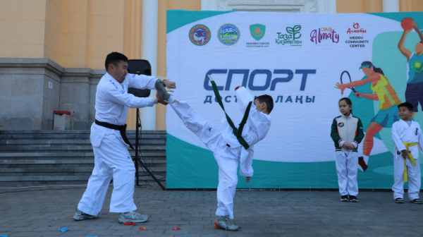 Almatyda "Sport - dostyq alańy" fleshmoby ótti