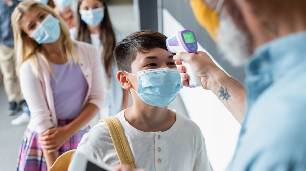 Gongkong tumaýy: Almatydaǵy mektepter qashyqtan oqytyla ma?